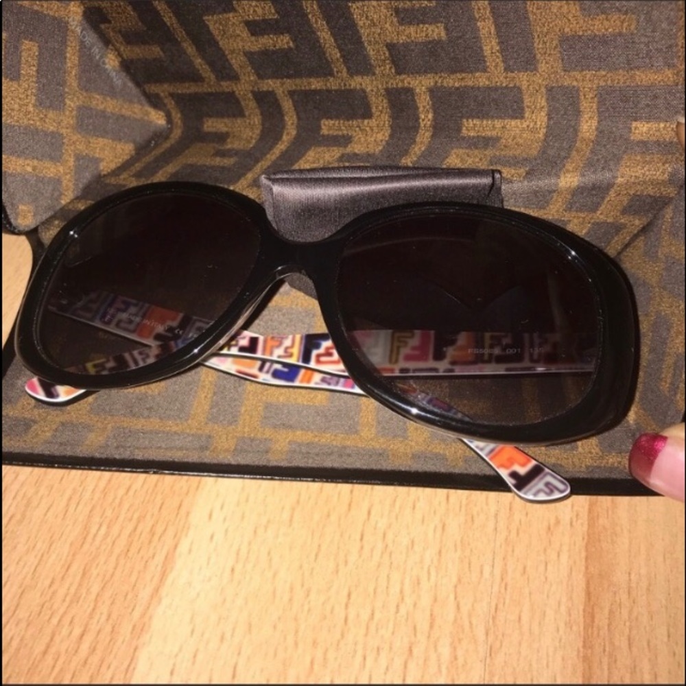FENDI SUN GLASSES WITH CASE.   (100% Authentic)
